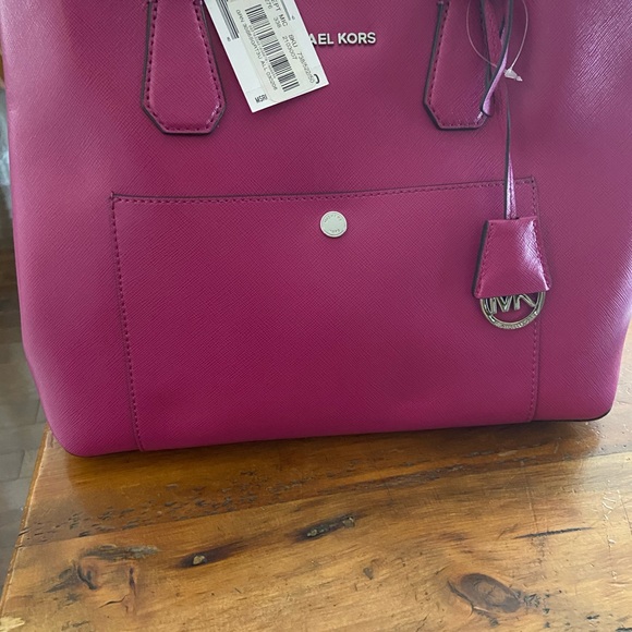 Michael Kors  Large Greenwich Leather Grab Tote - Picture 2 of 5